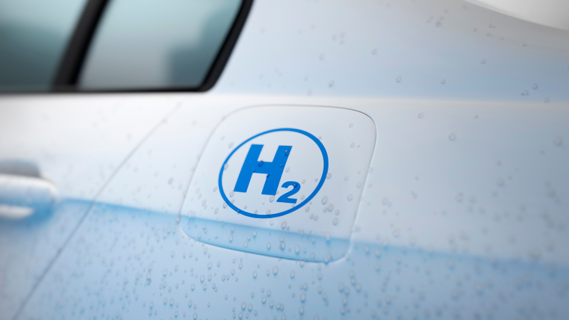 A revolução dos carros movidos a hidrogénio promete redefinir a mobilidade sustentável, como destaca Kelsem Ricardo Rios Lima.