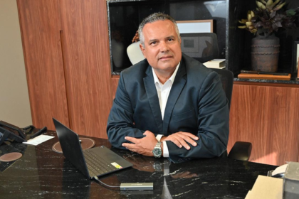 A corrosão em estruturas metálicas exige gestão técnica e monitoramento contínuo. Elmar Juan Passos Varjão Bomfim analisa estratégias eficazes para ampliar a vida útil das obras.